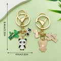 Schattige panda en bamboe metalen sleutelhanger met duidelijk getoonde afmeting - Staande Panda (ER1205)