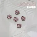 Breloques d'ongles élégantes en cristal carré vieux rose avec détails rose et perle, 10x10mm - Rose Séchée (G1716-05) / 1 Pièce