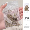 Strass tchèques SS8 blancs à fond pointu pour le nail art 1440 pièces par paquet - Transparent / SS8 (1440 Pièces/Paquet)