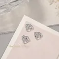 Abalorio para uñas de aleación con forma de corazón blanco brillante y perla - Corazón Blanco Torcido (G1714-10) / Pieza única