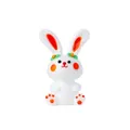 Figurita de conejo de cristal blanco hecha a mano con vibrantes detalles naranjas - Conejo con Lazo Verde