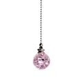 Gros plan du pendentif boule de verre craquelé rose pour chaînette de ventilateur - Rose