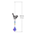 Detailansicht eines Vogel-Kristall-Sonnencfängers mit Regenbogenperlen und Prisma - Vogelstil / AB-Farbe