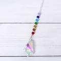 Detailopname van het gefacetteerde AB-kristalprisma en de regenboogkralen. - Hoorn Stijl