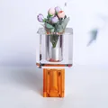 Moderne nordische quadratische Kristallvase für elegante Heim- und Schreibtischdeko - 10x10x18.5cm / Bernstein