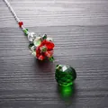 Detailopname van een veelzijdige rood-groene kristallen hanger voor kerstversiering - Lotushanger / Groen