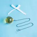 Détail d'un pendentif boule en cristal jaune facetté avec chaîne à boules et joli nœud blanc. - Pendentif Chaîne à Billes 40 / Or