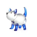 Detailansicht einer handgefertigten Hundefigur aus blauem und klarem Glas. - Mittelblau