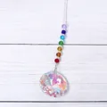 Macro detail van een regenboog kristallen zonvanger met AB gefacetteerde prismabal - Bauhinia Stijl