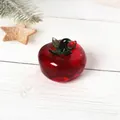 Detailansicht einer handgefertigten roten Glas-Persimone für elegante Wohndekor - Khakiform (Rotes Glasblatt) / 53x44mm / Rot