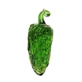 Handgeblasene grüne Glas-Chilischote Skulptur für minimalistische Luxus-Tischdekoration - Bittergurkenform / 30.9*80.4mm / Grün