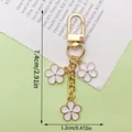Llavero creativo de flores de esmalte blanco con mosquetón de aleación dorada - Estilo Flor de Cerezo (LS480) / Blanco