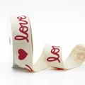 25mm cremefarbenes Baumwollband mit rotem Love und Herzaufdruck für Geschenkverpackungen - LOVE * 25MM