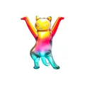 Bunte Katzenfigur im Regenbogen-Farbverlauf in Hebe-Pose für kreative Schreibtischdeko - Enchanting Cat / 58*32*78mm (68g) / Mehrfarbig