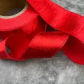 Cinta de satén roja de lujo por una cara con bordes prensados para envolver regalos DIY - 1.5CMX10 Yards / Rojo Verdadero