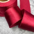 Nastro di raso rosso scuro di lusso con bordo pressato su un lato per regali eleganti - 1.5CMX10 Yards / Borgogna