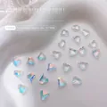 Cristales para uñas en forma de corazón iridiscente para decoración de manicura profesional - 1 Pieza (G1308 Corazón Torcido Pequeño-8.5x9mm)