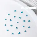Funkelnde Mini-Herz-Strasssteine in Seeblau für kreatives Nageldesign, flache Rückseite - 20er Set / Seeblau