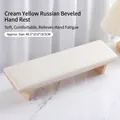 Cojín reposamanos de manicura rusa en madera amarillo crema con cuero ergonómico - Estilo con Soporte Inclinado / Amarillo leche