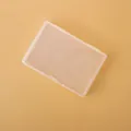 Nahaufnahme einer transparenten rechteckigen PP-Kunststoff-Aufbewahrungsbox auf warmem Grund - 10.5*7.2*1.8cm / Transparent