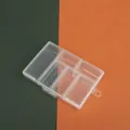 Detailansicht einer transparenten 6-Fächer-Kunststoffbox für Perlen und kleine Werkzeuge - Feste 6 Fächer / 11.8x8x2.3cm