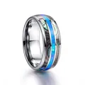 Vista detallada del anillo de tungsteno de 8 mm con incrustaciones de ópalo y abulón - Talla 6 / Multicolor