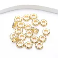 Detaillierte Nahaufnahme von 18K vergoldeten Zwischenperlen mit Zirkonia-Mikropavé - 6mm (2mm Loch) / 18K Vergoldet (Langanhaltende Farbe)