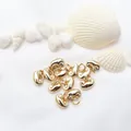 Makro-Detailansicht von 18K vergoldeten Glückswolken-Anhängern für DIY-Schmuckherstellung - Glückswolkenbarren (A-122) / 5 Stück Set / 14K-Gold