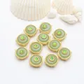 Dettaglio di perle circolari in finta giada verde con intarsio in rame dorato per il fai da te - Ciondolo Distanziatore Rotondo (GF-306) / Verde Chiaro (GF-306 No. 4)