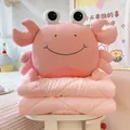 Lindo cojín de peluche de cangrejo rosa 2 en 1 con manta acolchada para aire acondicionado - Almohada 40x40cm / Manta 150x100cm / Cangrejo Rosa