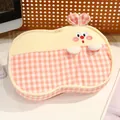 Lindo cojín cervical de espuma viscoelástica a cuadros rosas y blancos con bordado animal - 55cm / Rosa