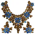 Vue détaillée de l'ensemble de col en dentelle brodée florale bleue et dorée hydrosoluble. - Ensemble trois pièces / Bleu