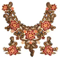 Détail du lot de 3 écussons brodés en dentelle florale pour décolleté et col élégant. - Ensemble trois pièces / Magenta