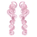 Detailansicht von S-förmigen, symmetrischen rosa Stickerei-Spitzenbesätzen mit Lochmuster - 2 Stück / Rosenrosa
