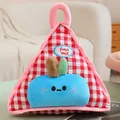 Coussin couverture 2-en-1 en peluche à carreaux rouges avec adorable personnage bleu - Oreiller seul / Coussin 32cm / Carreaux Rouges