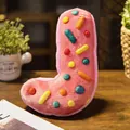 Cojín de peluche rosa suave con forma de letra J de donut y fideos de colores vivos - Letra J (Colgante) / 10cm