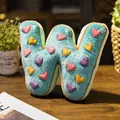 Cojín de peluche con forma de letra W y motivos de corazones para decoración hogar - Letra W (Colante) / 10cm