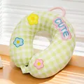 Almohada de cuello en forma de U de cuadros verdes con parches de flores y asa conveniente - Almohada en U a Cuadros Verdes
