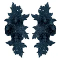 Detailansicht symmetrischer marineblauer Spitzenstickerei-Blumenaufnäher für DIY-Näh-Applikationen - 1 Paar Packung / Dunkelblau
