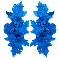 Detaillierte Textur königsblauer symmetrischer Blumen-Stickerei-Aufnäher für DIY. - 1 Paar Packung / Saphirblau