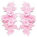 Detailansicht symmetrischer rosa 3D-Blumen-Spitzenstickereien zum Nähen und Dekorieren - 1 Paar Packung / Rosa