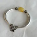 Detail view of S925 silver bracelet with natural crystal beads and flower charm - Frosted Tube Flower Style (B6135) / 999 Fine Silver / Silver & Yellow