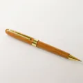 Elegante bolígrafo de madera de bambú con detalles profesionales de metal dorado - Estilo Bambú / Punta de 0.7mm