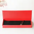 Elegante caja de regalo magnética roja rectangular con interior de terciopelo negro. - 17*5.3*2.2cm / Rojo