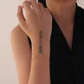 Detalle de una pulsera de dedo de acero inoxidable dorado con flores de colores - 1# Colorido (6 Flores)