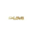 Detaillierte Nahaufnahme eines vergoldeten LOVE-Anhängers mit funkelnden Kristallen - Liebe / 16x6mm / Gold