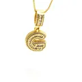 Detailansicht eines goldenen Hip-Hop-Anhängers Buchstabe G mit funkelndem Zirkonia-Besatz - Buchstabe G / Gold