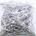 Nahaufnahme von silbernen gedrehten Metallrohrperlen für die Schmuckherstellung - C-Tube (1.5*30mm) / Weißgold