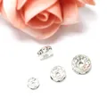 Macro-opname van verzilverde kralen met strass-steentjes voor het maken van sieraden - 10mm / 50 Stuks/Verpakking / Zilver