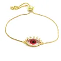 Vista detallada de la pulsera turca Evil Eye con cristal rojo y brillantes diamantes de imitación. - Rojo